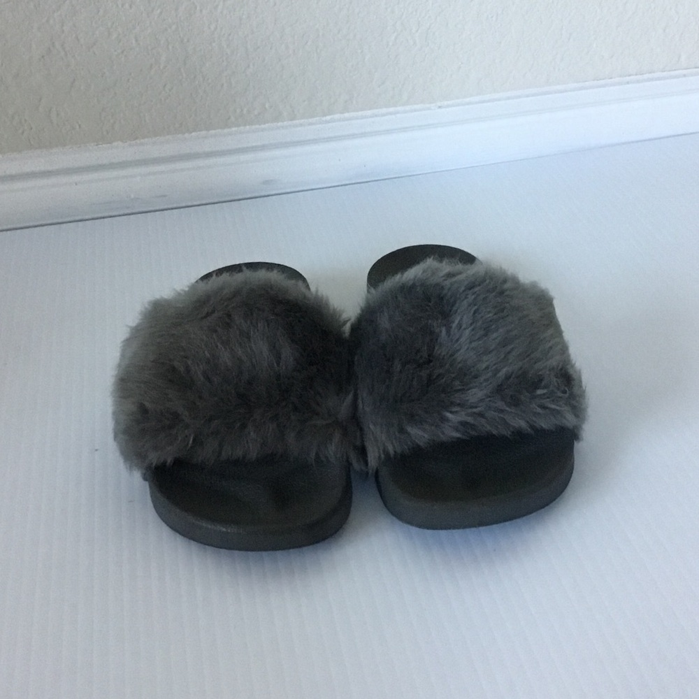 Steve Madden Gray Faux Fur Slide Sandals